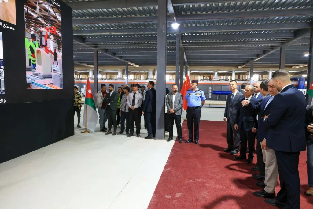 حسان يفتتح 6 مصانع بالقطرانة ويوجّه بتحويلها لمنطقة تنموية توفر 700 فرصة عمل